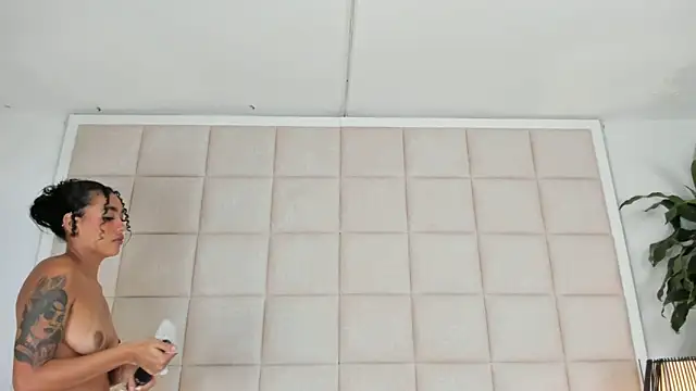 Nia Bunny online show from January 15, 5:15 pm