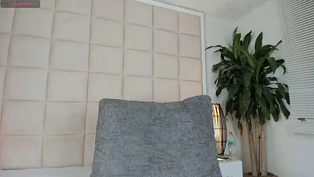 Nia Bunny online show from January 16, 1:14 pm