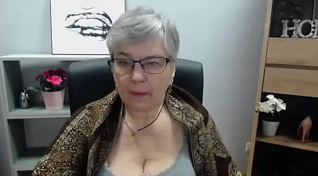 IrisDream online show from January 17, 10:11 am