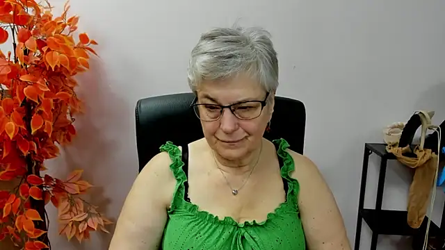 IrisDream online show from October 17, 6:49 am