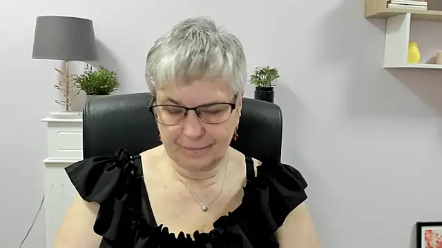 Snapshot of IrisDream chatting on May 18, 6:08 am IrisDream online show from May 18, 6:08 am