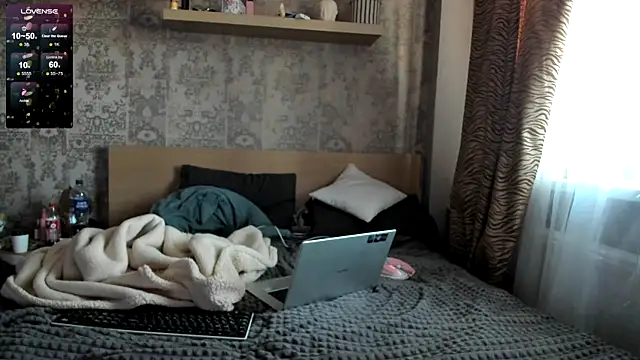 purebeautie13 online show from December 12, 11:50 am