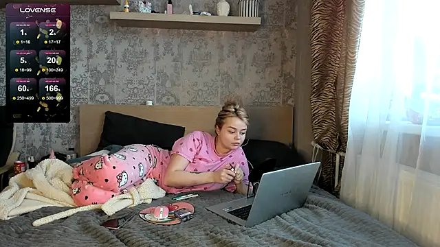 purebeautie13 online show from December 30, 10:43 am