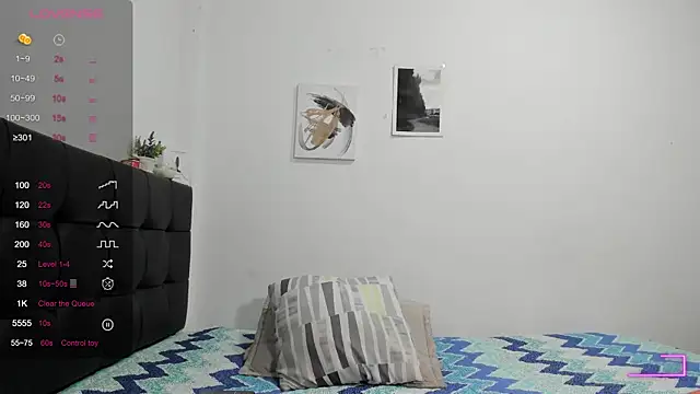 Snapshot of RoddyRich11 chatting on October 29, 11:45 am RoddyRich11 online show from October 29, 11:45 am