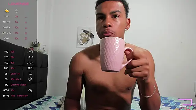 Snapshot of RoddyRich11 chatting on November 18, 11:47 am RoddyRich11 online show from November 18, 11:47 am