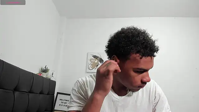 Snapshot of RoddyRich11 chatting on December 19, 12:23 pm RoddyRich11 online show from December 19, 12:23 pm