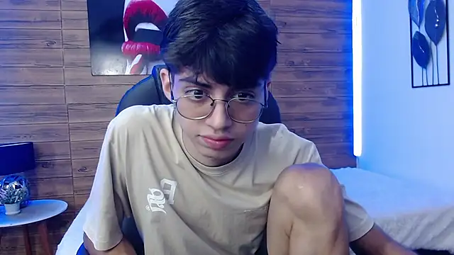 Snapshot of jhoellx chatting on December 14, 7:25 pm jhoellx online show from December 14, 7:25 pm