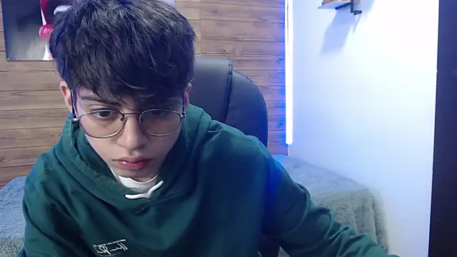 Snapshot of jhoellx chatting on January 7, 12:41 pm jhoellx online show from January 7, 12:41 pm