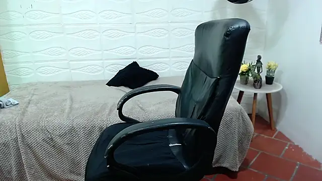 Snapshot of jhoellx chatting on January 26, 6:37 pm jhoellx online show from January 26, 6:37 pm