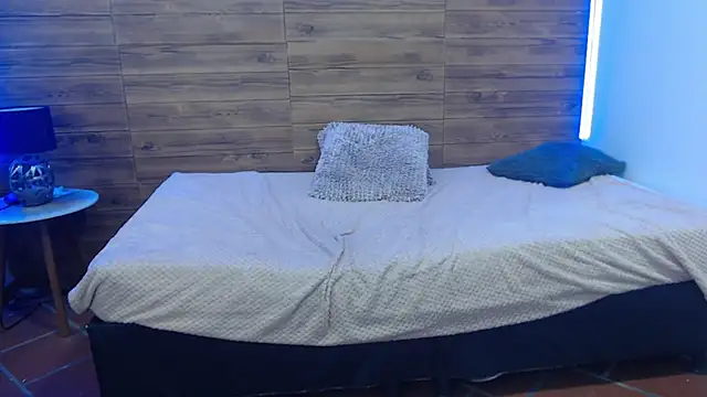Snapshot of jhoellx chatting on February 20, 6:35 pm jhoellx online show from February 20, 6:35 pm