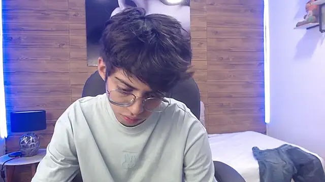 Snapshot of jhoellx chatting on March 4, 12:33 pm jhoellx online show from March 4, 12:33 pm