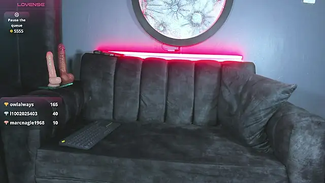 khriss brown online show from February 19, 11:57 pm