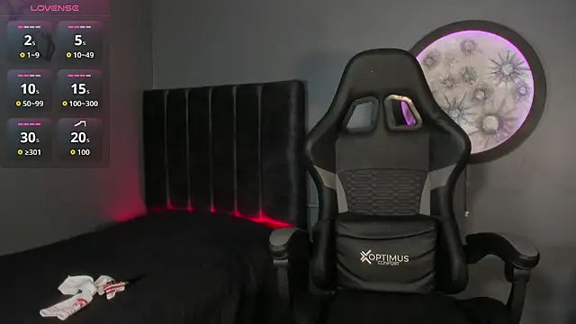 khriss brown online show from October 1, 8:59 pm