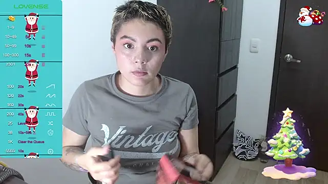 Snapshot of TRIXIE_TANG28 chatting on December 30, 11:17 pm TRIXIE TANG28 online show from December 30, 11:17 pm