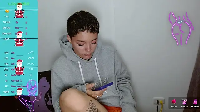 Snapshot of TRIXIE_TANG28 chatting on January 28, 2:21 am TRIXIE TANG28 online show from January 28, 2:21 am