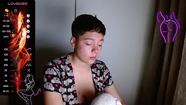 Snapshot of TRIXIE_TANG28 chatting on February 18, 2:27 am TRIXIE TANG28 online show from February 18, 2:27 am