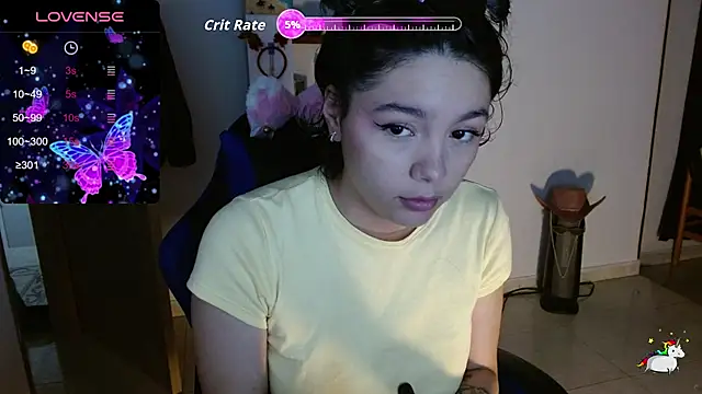 Snapshot of TRIXIE_TANG28 chatting on February 2, 3:05 am TRIXIE TANG28 online show from February 2, 3:05 am