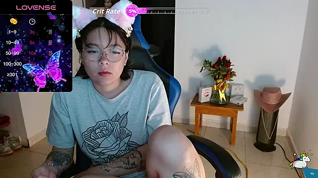 Snapshot of TRIXIE_TANG28 chatting on February 15, 1:13 am TRIXIE TANG28 online show from February 15, 1:13 am