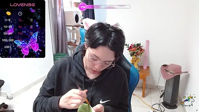 Snapshot of TRIXIE_TANG28 chatting on February 24, 7:01 pm TRIXIE TANG28 online show from February 24, 7:01 pm