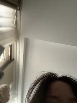 Krismil3 online show from April 11, 1:21 am