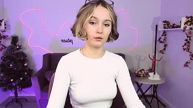 BritnieCute online show from December 10, 11:32 am