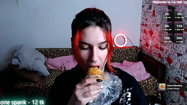 Snapshot of Miya_Wey_ chatting on December 16, 12:06 pm Miya Wey online show from December 16, 12:06 pm