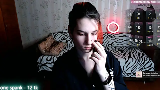 Snapshot of Miya_Wey_ chatting on February 4, 6:49 pm Miya Wey online show from February 4, 6:49 pm