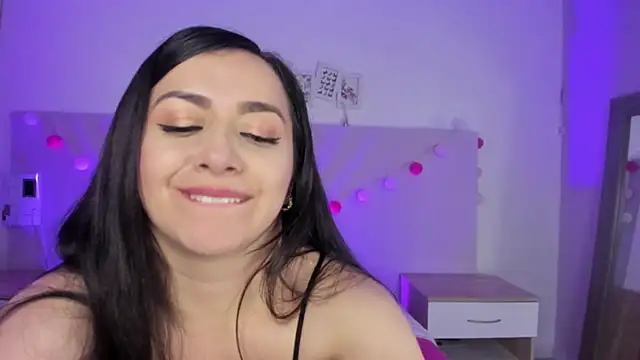 Kimkalifa  online show from February 7, 6:45 pm