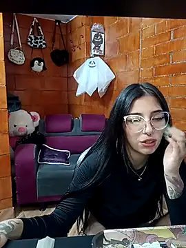 Snapshot of Raven__purple chatting on March 9, 5:44 am Raven purple online show from March 9, 5:44 am