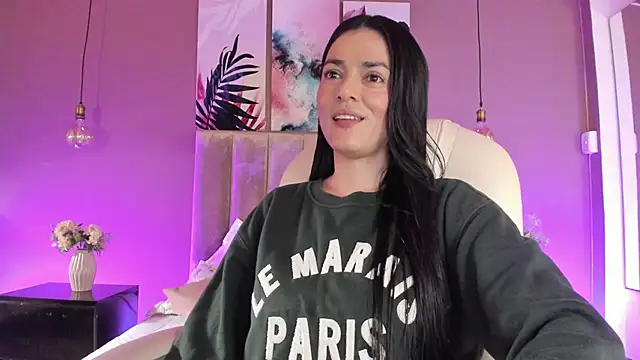 BellaClaiir online show from November 4, 3:00 pm