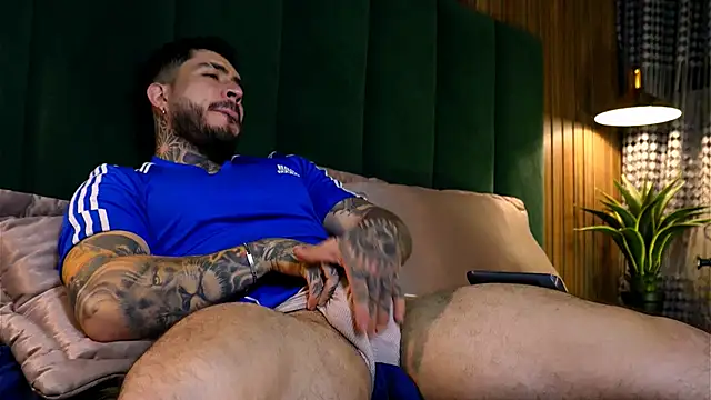 LeoSalvatore  online show from March 12, 2:41 am