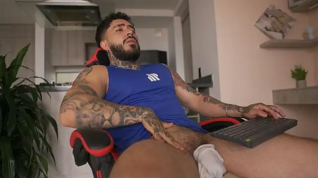 LeoSalvatore  online show from October 10, 3:55 pm