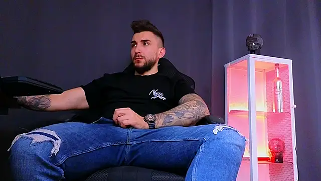 MightyAaron66 online show from February 25, 7:09 am