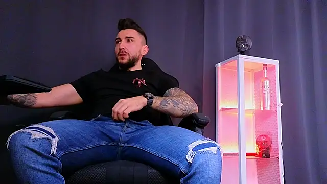 MightyAaron66 online show from February 25, 10:15 am