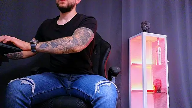 MightyAaron66 online show from March 1, 8:45 am