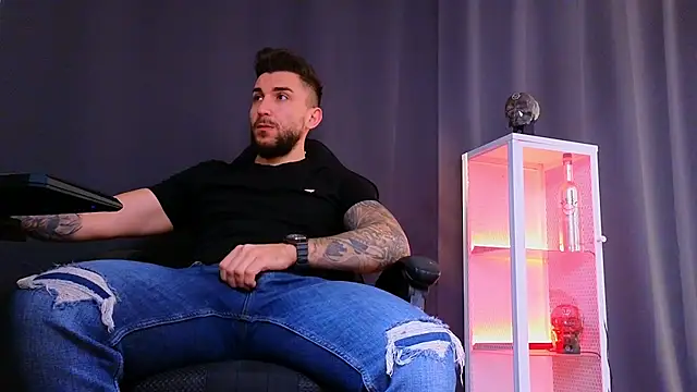 MightyAaron66 online show from March 3, 8:05 am