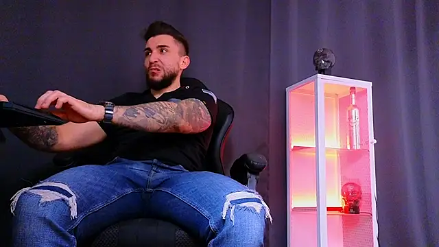 MightyAaron66 online show from March 5, 4:24 pm