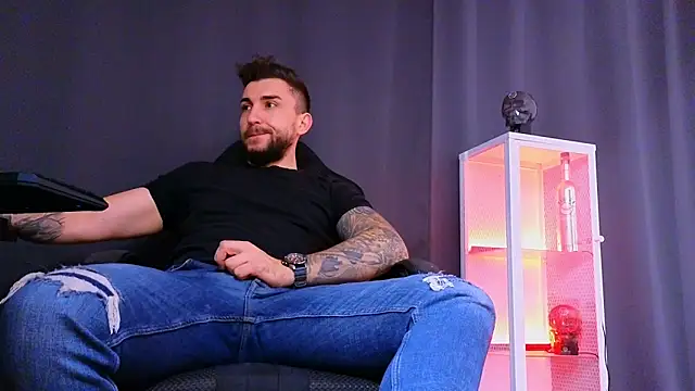 MightyAaron66 online show from March 8, 10:32 am