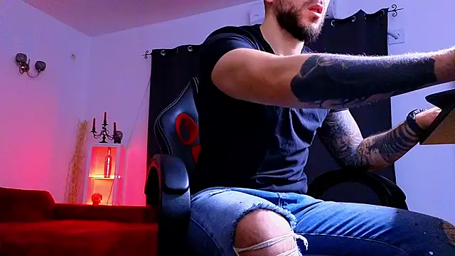 MightyAaron66 online show from November 29, 3:42 am