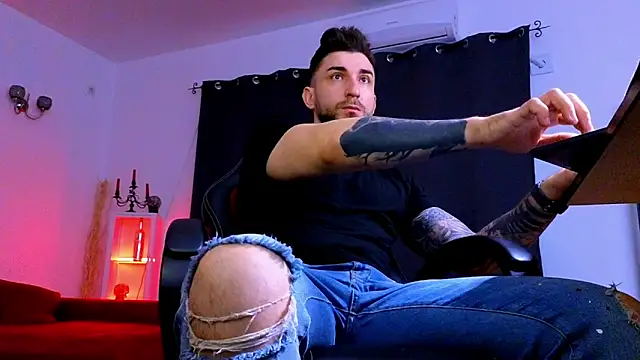 MightyAaron66 online show from March 29, 5:07 am