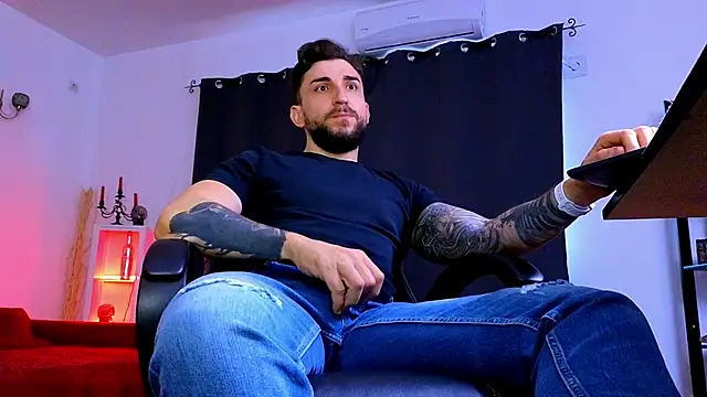 MightyAaron66 online show from June 2, 4:03 am