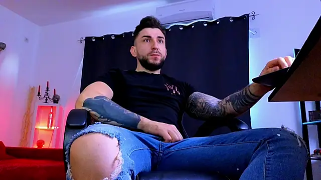 MightyAaron66 online show from June 4, 3:34 am
