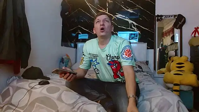 Snapshot of couplehot7777 chatting on October 19, 3:18 am couplehot7777 online show from October 19, 3:18 am