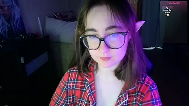 Snapshot of el_sweety chatting on December 9, 10:22 am el sweety online show from December 9, 10:22 am