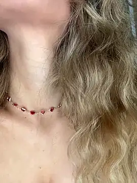 cuteluci  online show from April 9, 11:37 am