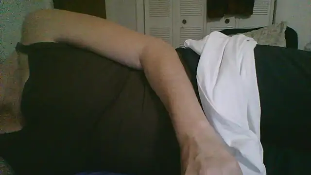 Snapshot of Emilylyn2501 chatting on January 12, 2:28 am Emilylyn2501 online show from January 12, 2:28 am