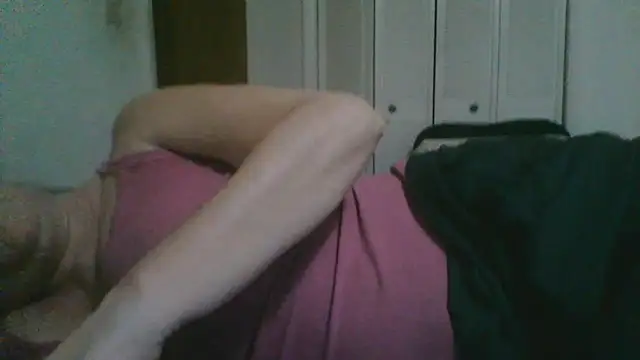 Snapshot of Emilylyn2501 chatting on April 15, 3:24 am Emilylyn2501 online show from April 15, 3:24 am