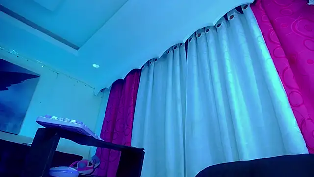 NahomiCamper online show from September 26, 2:48 am