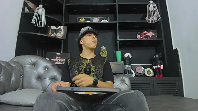 Snapshot of HeellBoy_ chatting on October 15, 7:25 pm HeellBoy online show from October 15, 7:25 pm