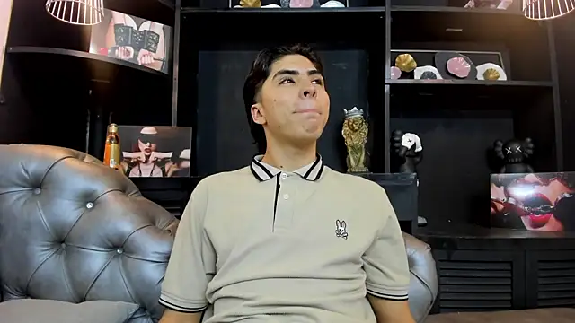 Snapshot of HeellBoy_ chatting on October 30, 8:53 pm HeellBoy online show from October 30, 8:53 pm